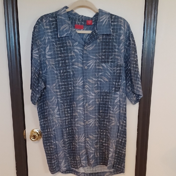 Izod Other - Izod Gray and Black Geometric Silk Blend Shirt